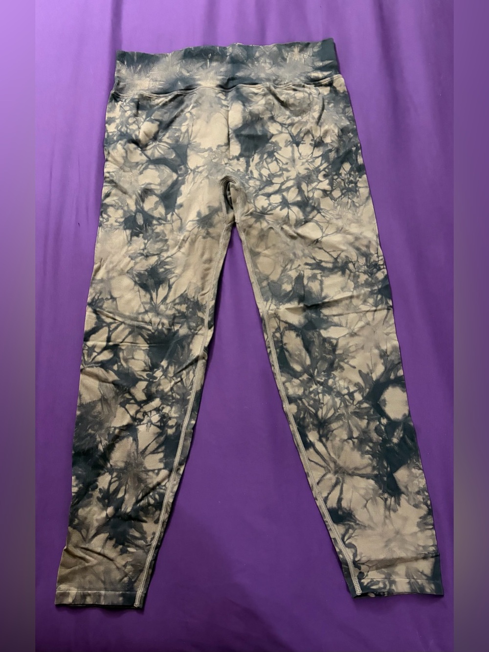 PINK Victoria's Secret Black & Cream Tie-Dye Leggings